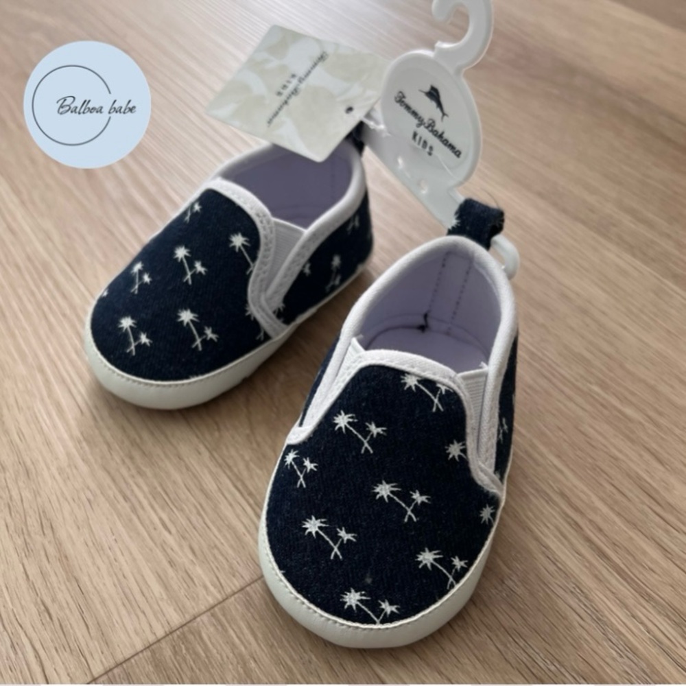 Tommy Bahama Navy Blue Palm Tree Baby shoes. 3-6 Months